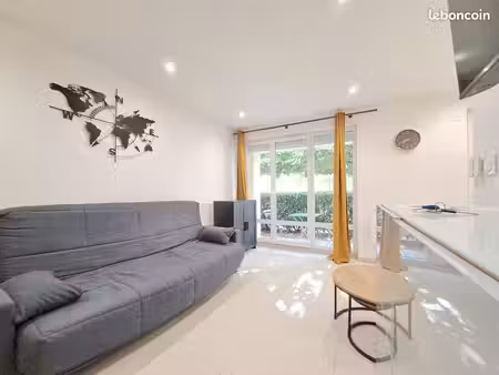 studio rénové 24m²  avec terrasse