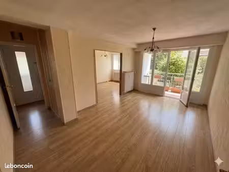 charmant appartement à montmuzard