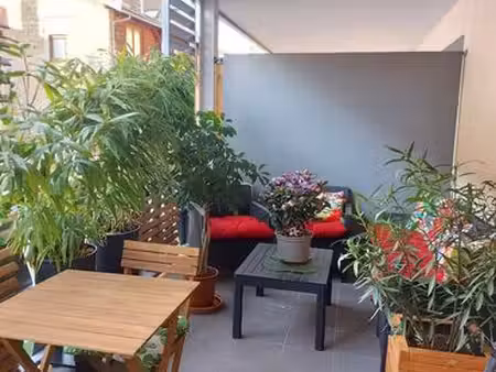 t2 de 42m2 avec terrasse de 10m2 2ème étage 47 rue berlier