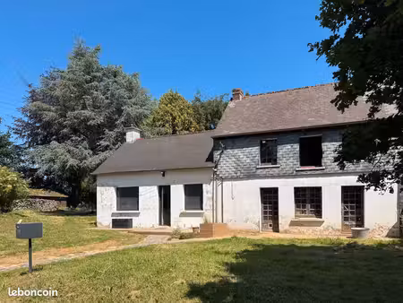 maison en partie rénovée  au potentiel de 200 m2 sur terrain boisé d'un hectare