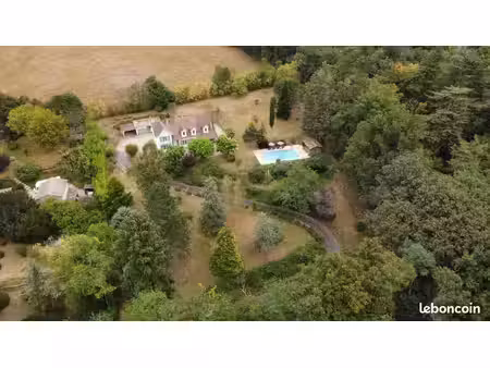 maison 10 pièces 243 m²