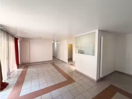 à louer -- appartement t3 lumineux de 80 m2 avec terrasse pri