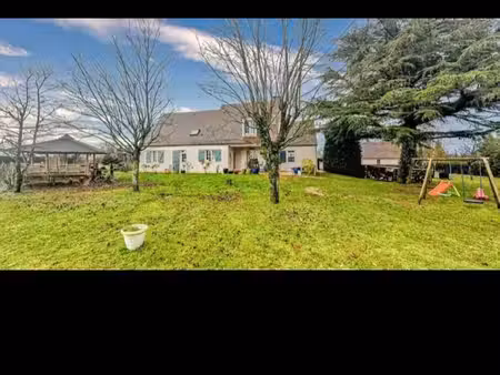 maison spacieuse sur un terrain de 4548 metre carree dont une partie constructible