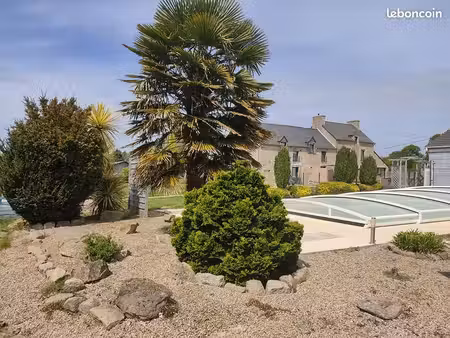 propriété de caractère en pierre — maison familiale  deux gîtes  piscine sur terrain de 7 