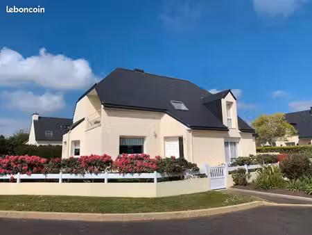 belle maison contemporaine spacieuse et lumineuse proche du centre