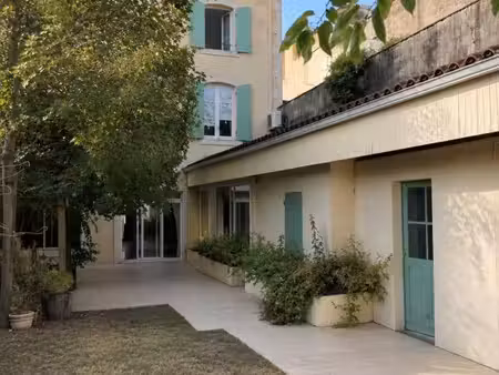 exclusivité – le charme de l’ancien  de beaux volumes et un grand jardin