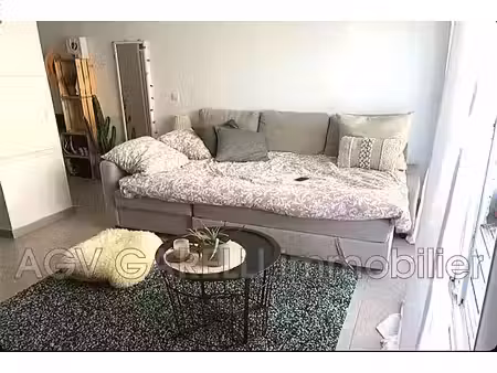 location meublée appartement 1 pièce 27 m² à hyeres (83400)  795 €