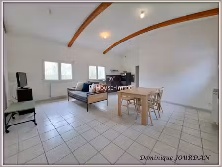 t3 avec terrasse de 26 m² et deux stationnements