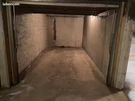loue garage fermé en sous sol