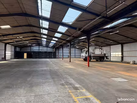 local 1600 m² trémuson