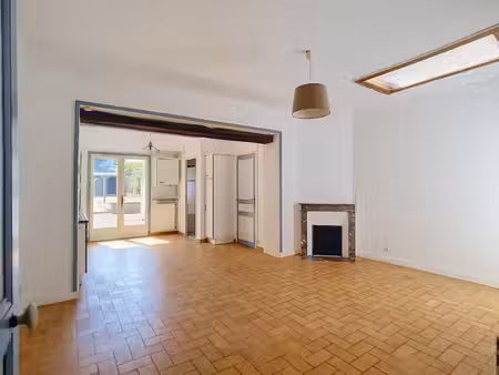 rezé – bords de sèvre : maison avec jardin dans une rue calme