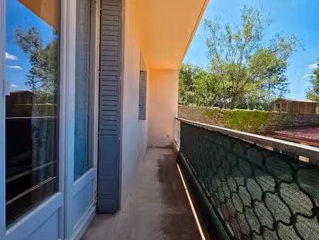 appartement traversant avec balcon et loggia – rdc surélevé