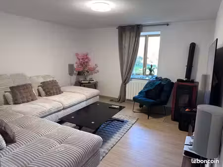 ferme à pouilley-français avec appartement et création 2 appartements