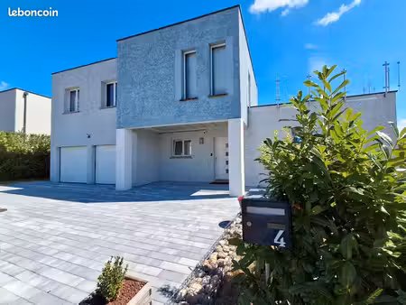 maison moderne toit plat terrasse
