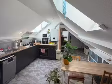 t2 dans maison individuelle avec jardin