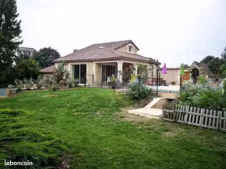 maison  dépendance  piscine.montagnac d’aune roche