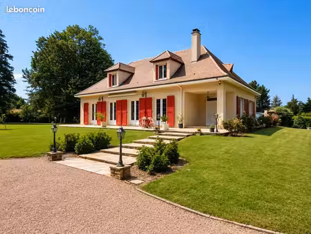 maison pierre avec piscine