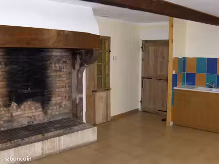 duplex de caractère centre au calme du village médiéval