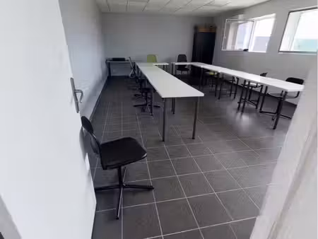 ⁠bureaux 40 m² climatisés + parking – montélimar sud