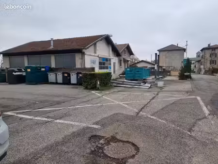local professionnel ou stockage