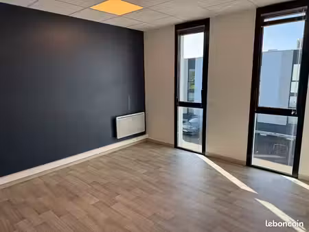 bureau 17 m² disponible 1 septembre