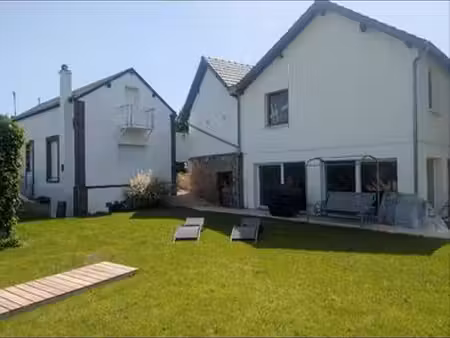 maison familiale singulière avec studio indépendant  dépendances et grand terrain