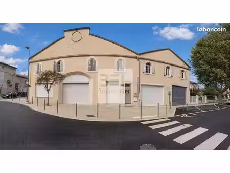 immeuble 25 pièces 1599 m²