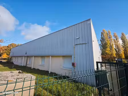 local commercial 800 m² epernon