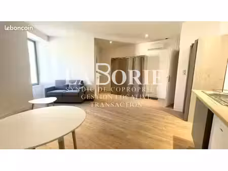 studio 1 pièce 28 m²