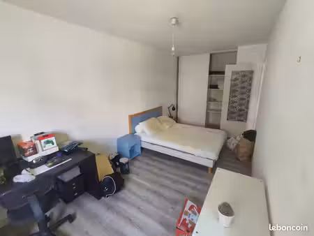 location studio meublé