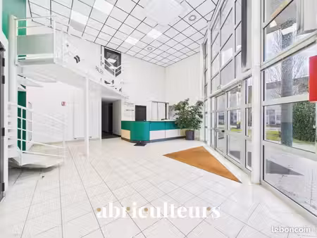 bureau 310 m²