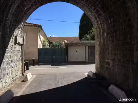 loue garage à côté de la gare de nîmes