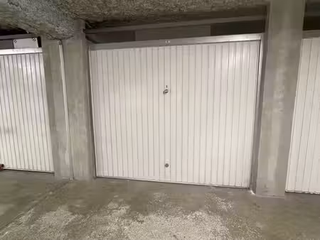 a vendre - garage box fermé patte d'oie