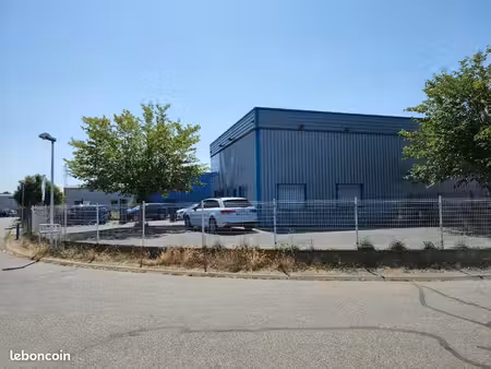 local commercial 270m² sur terrain clôturé 650m² la salvetat st gilles