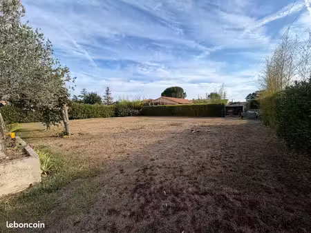 terrain 585 m2