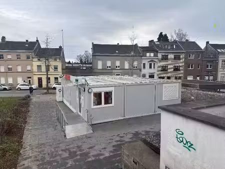 6 gekoppelde werfcontainers