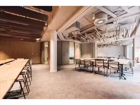 1.057 m² d'espace de bureaux moderne à côté de l'aéroport...
