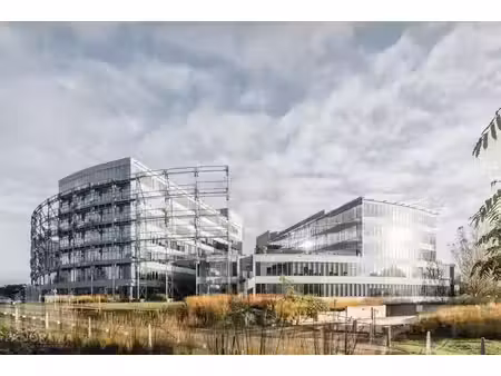 6.027 m² d'espace de bureaux moderne à côté de l'aéroport...