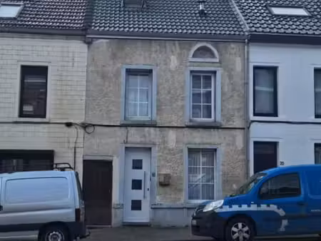 maison trois chambres à proximité du centre-ville.