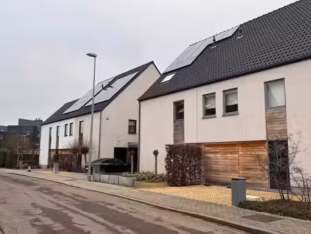 superbe maison avec 4 chambres et jardin