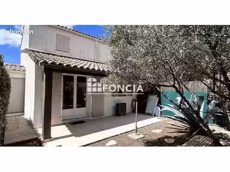 uzès - villa t4 de 60 m² dans résidence sécurisée avec jardin et piscine