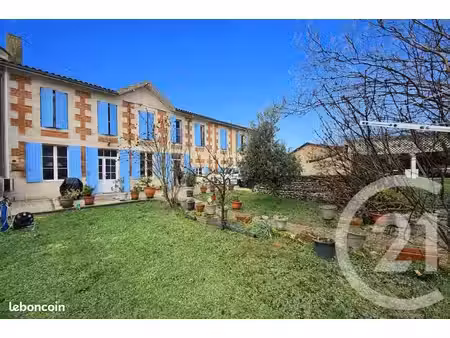 maison 8 pièces 225 m²