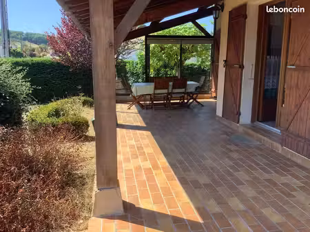 grande maison avec piscine