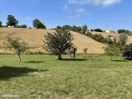 terrain 2 308 m² fleurance
