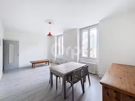 location meublée appartement 4 pièces 74 m² à chaumont (52000)  550 €
