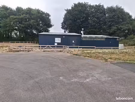 bâtiment 150m2 sur terrain de 1400 m2