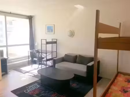location meublée appartement 2 pièces 38 m² à la rochelle (17000)  593 €