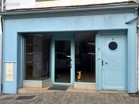 location local commercial