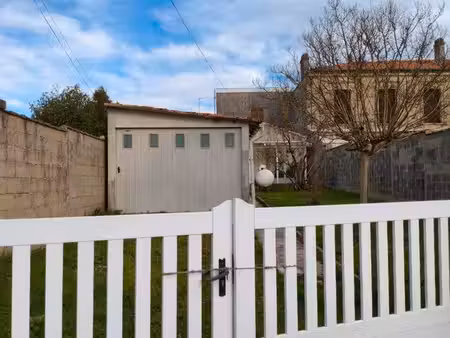 maison lumineuse avec jardin vérandas et garage