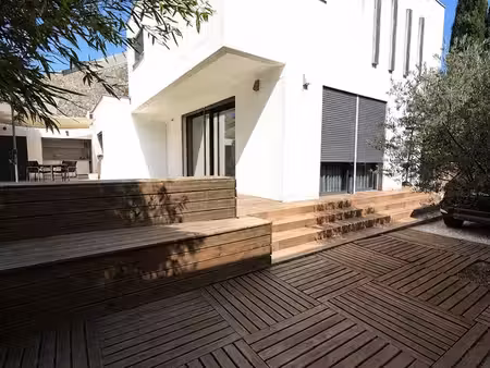 vendargues centre – maison de ville contemporaine avec piscine & cuisine d’été – 162 m²